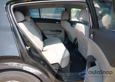 2021 Kia Sportage Lx z USA, uszkodzony, nr VIN KNDPMCACXM7886547